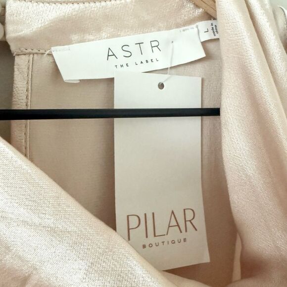 NWT ASTR The Label Lilith Long Sleeve Cowl Neck Satin Blouse in Champagne - L - Picture 7 of 11